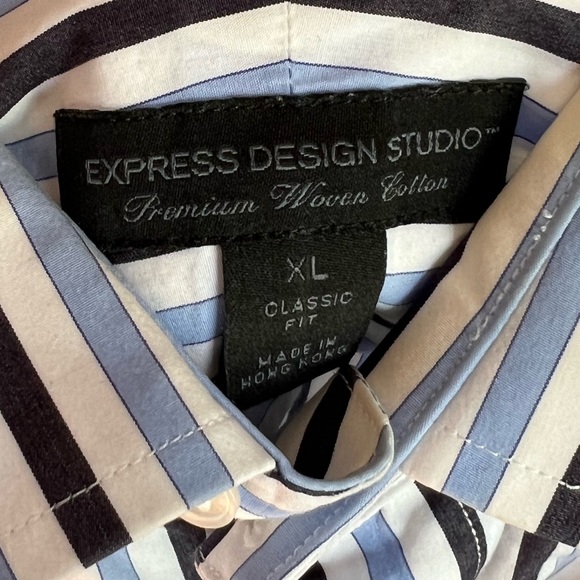EXPRESS BLUE/WHITE BUTTON DOWN CLASSIC FIT DRESS SHIRT. SIZE XL. - Picture 3 of 3